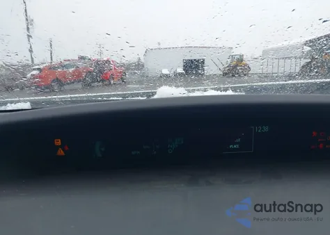 2014 Toyota Prius Three из США, поврежденный, VIN JTDKN3DU4E1737115